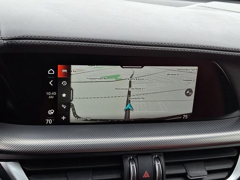 Used 2022 Alfa Romeo Stelvio Veloce image 16