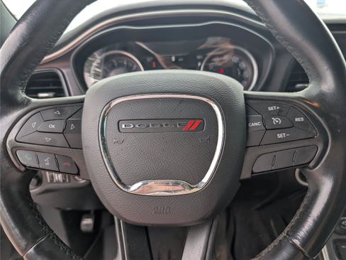 Used 2016 Dodge Challenger SXT RWD image 18