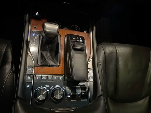 Used 2017 Lexus LX 570 4WD image 20