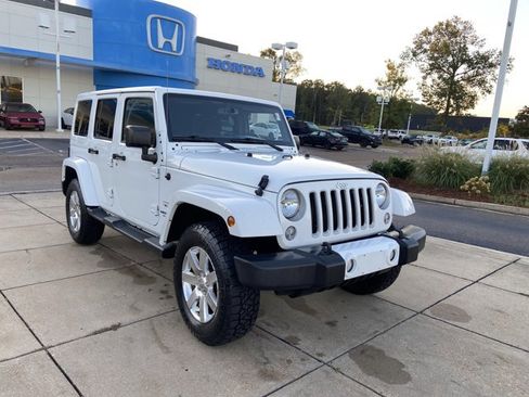 Used 2016 Jeep Wrangler Unlimited Sahara w/ Connectivity Group image 2