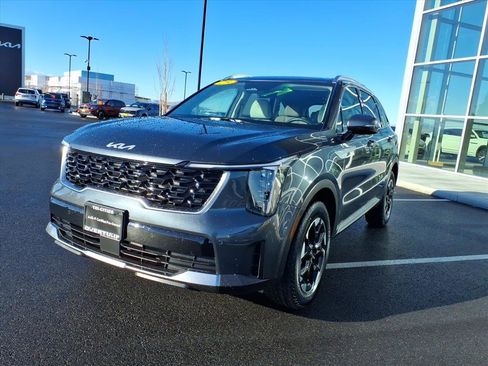Certified 2025 Kia Sorento S w/ Panoramic Sunroof Package image 3