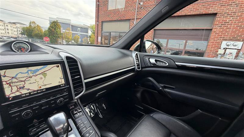 Used 2016 Porsche Cayenne AWD/4WD image 36