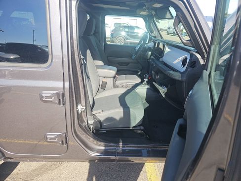 Used 2025 Jeep Wrangler Unlimited Sahara w/ Safety Group AWD/4WD image 14