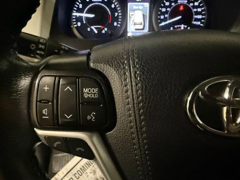 Used 2019 Toyota Sienna XLE w/ XLE Navigation Package image 29