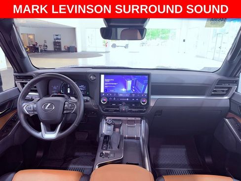 Used 2024 Lexus GX 550 w/ Accessory Package (31) AWD/4WD image 12