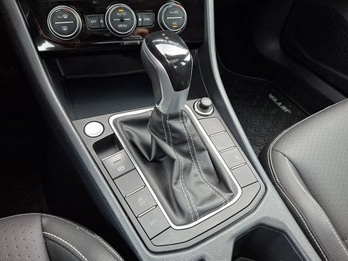 Certified 2023 Volkswagen Jetta SE w/ Panoramic Sunroof Package FWD image 19