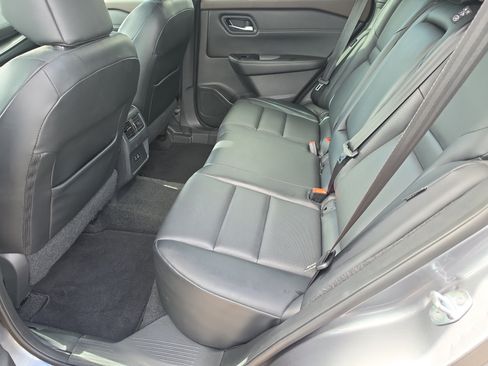 Used 2022 Nissan Rogue SV w/ SV Premium Package FWD image 17