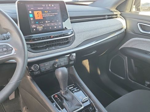 Used 2025 Jeep Compass Sport image 20