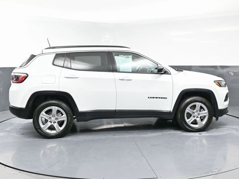 Used 2023 Jeep Compass Latitude image 8