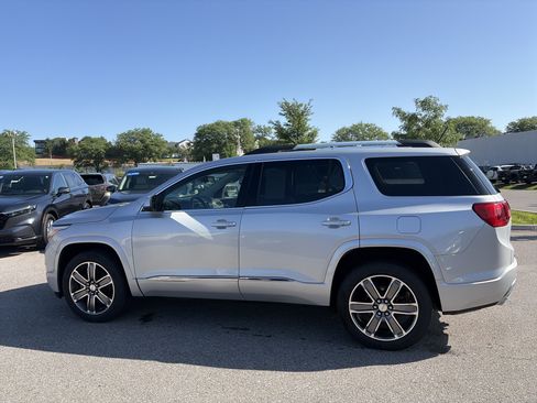 Used 2019 GMC Acadia Denali w/ Technology Package AWD/4WD image 8