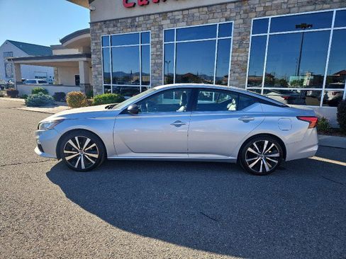 Used 2022 Nissan Altima 2.5 SR image 2