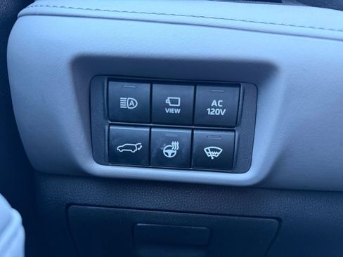 Used 2022 Toyota Highlander Limited image 19