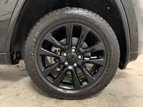 Used 2020 Jeep Grand Cherokee Altitude image 29