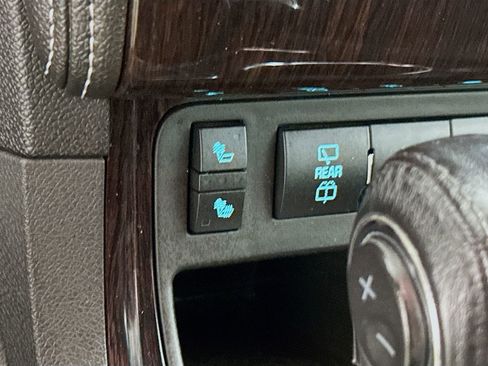 Used 2017 Chevrolet Traverse LT w/ Style and Technology Package FWD image 19