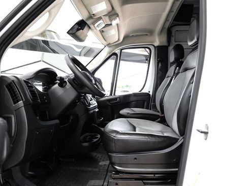 Used 2023 RAM ProMaster 2500 FWD image 3
