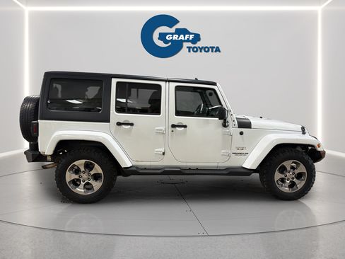Used 2017 Jeep Wrangler Unlimited Sahara w/ Connectivity Group AWD/4WD image 9