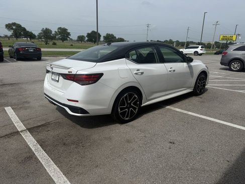Used 2025 Nissan Sentra SR image 2