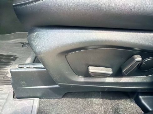 Used 2024 Ford Explorer XLT w/ Equipment Group 202A AWD/4WD image 20
