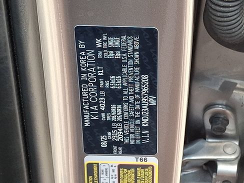 Used 2025 Kia Soul LX w/ LX Technology Package FWD image 26