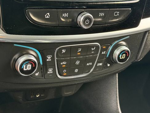 Used 2023 Chevrolet Traverse LT FWD image 27