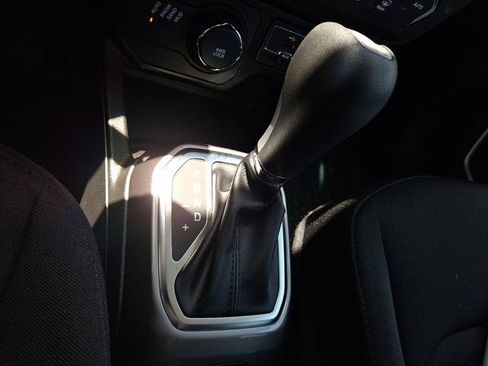Certified 2022 Jeep Renegade Latitude w/ Convenience Group AWD/4WD image 26