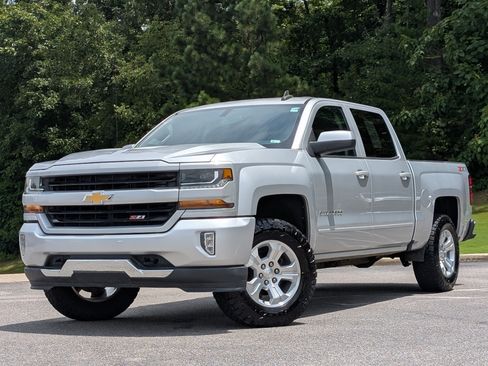Used 2018 Chevrolet Silverado 1500 LT w/ All Star Edition AWD/4WD image 4