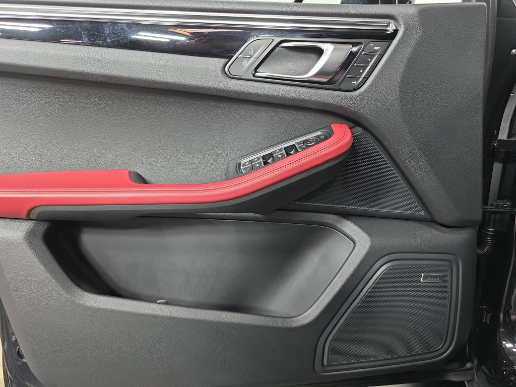 Certified 2026 Porsche Macan S AWD/4WD image 22