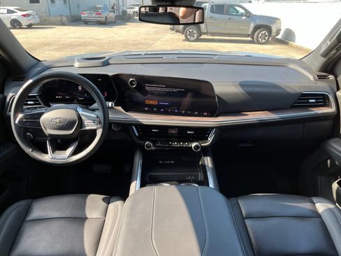 Used 2025 Chevrolet Suburban Z71 AWD/4WD image 9