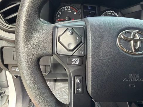 Used 2020 Toyota Tacoma SR AWD/4WD image 31