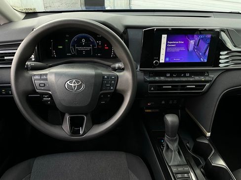 Used 2025 Toyota Camry LE image 13
