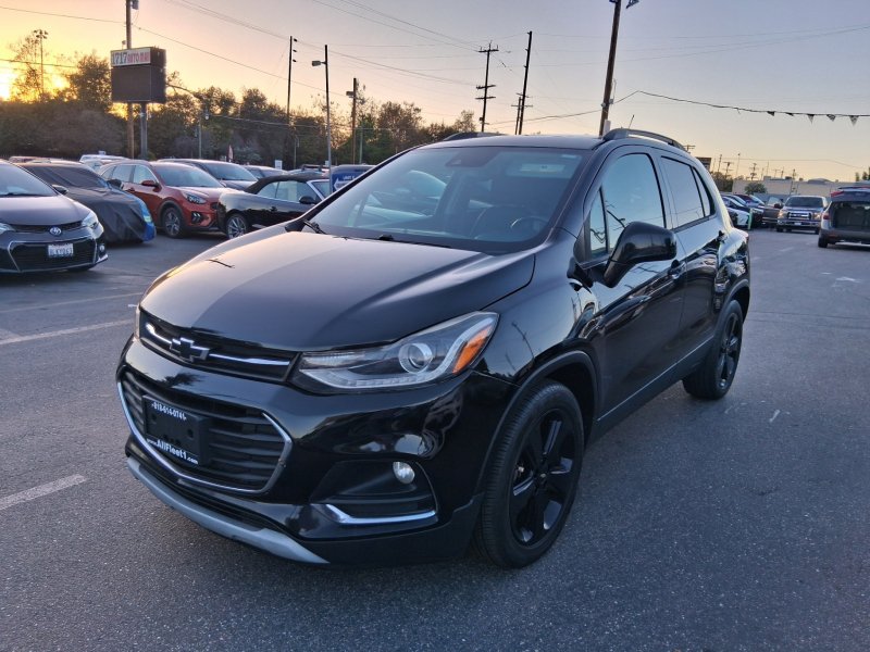 Used 2018 Chevrolet Trax Premier w/ Midnight Edition FWD image 3