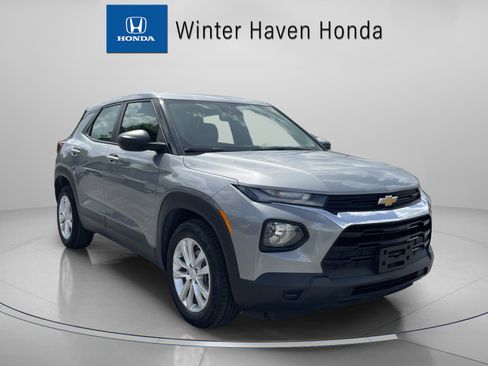 Used 2023 Chevrolet TrailBlazer LS FWD image 2