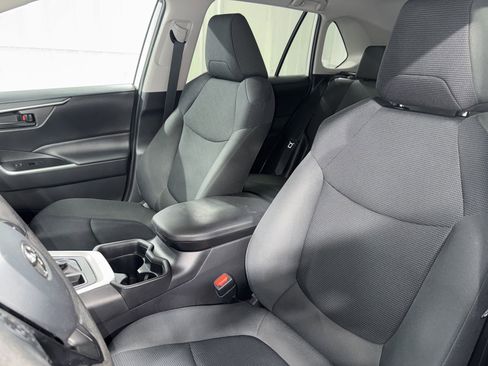 Used 2021 Toyota RAV4 LE FWD image 18
