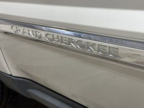 Used 2010 Jeep Grand Cherokee Laredo AWD/4WD image 23