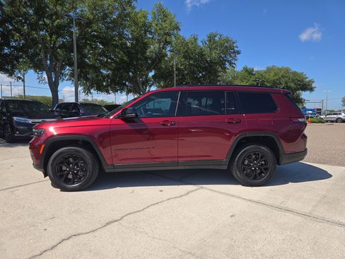 Used 2025 Jeep Grand Cherokee L Altitude RWD image 5