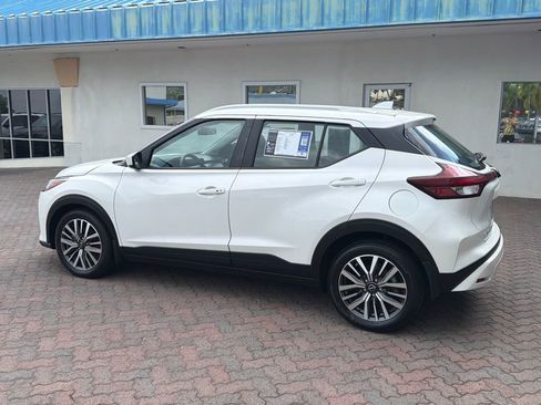 Used 2024 Nissan Kicks SV image 3