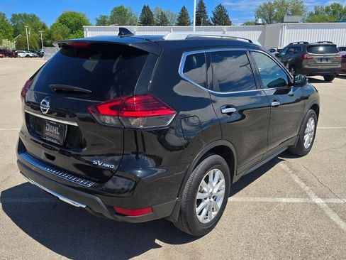 Used 2017 Nissan Rogue SV AWD/4WD image 18