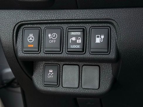 Used 2017 Nissan Leaf SV image 18