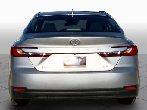Used 2025 Toyota Camry LE FWD image 5