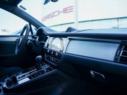 New 2026 Porsche Macan image 33