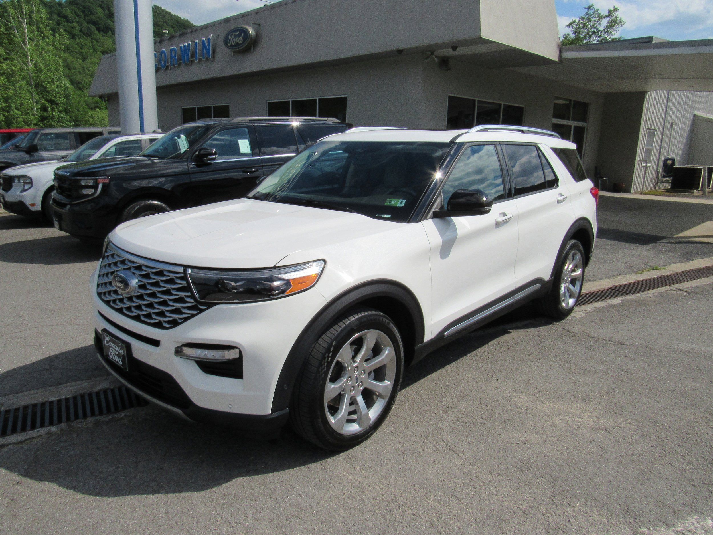 Used 2020 Ford Explorer Platinum w/ Premium Technology Package AWD/4WD image 1