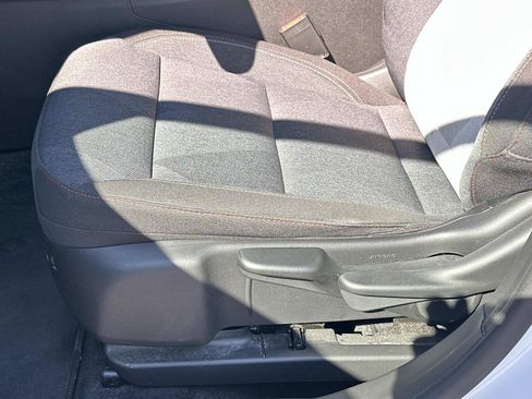 Certified 2024 Chevrolet Trax RS w/ Sunroof Package FWD image 16