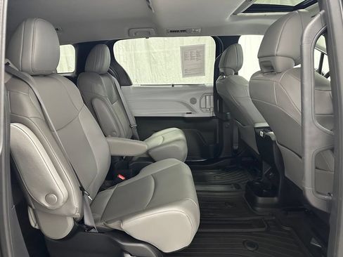 Used 2025 Toyota Sienna XLE w/ XLE Plus Package AWD/4WD image 60