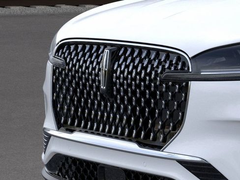 New 2026 Lincoln Aviator AWD image 17