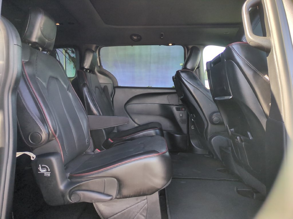 Used 2020 Chrysler Pacifica Limited FWD image 13