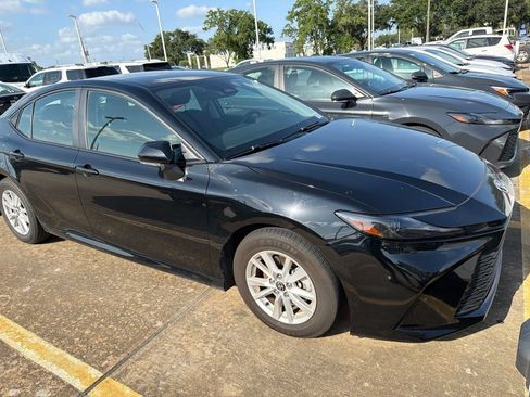 Used 2025 Toyota Camry LE FWD image 6