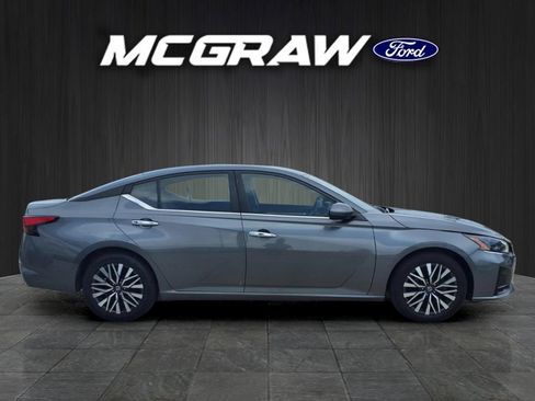 Used 2023 Nissan Altima 2.5 SV FWD image 7