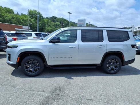 New 2026 Jeep Grand Wagoneer Limited w/ 8-Passenger Seating Package AWD/4WD image 7