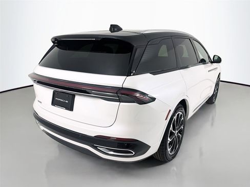 Used 2025 Lincoln Nautilus Reserve image 6