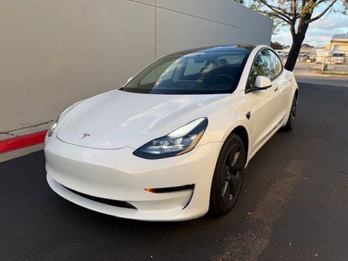 Used 2023 Tesla Model 3 Standard Range image 1